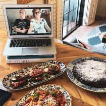 WHY ARE ONLINE COOKING COURSES SO POPULAR?